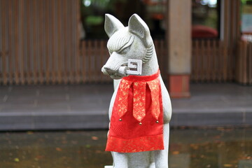 新徳稲荷神社　狐