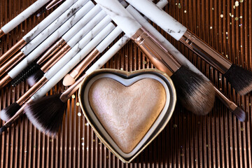 Powder heart and brushes