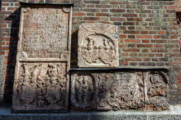 Stone scripts on the Frauenkirche in Munich