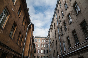 Fototapeta premium Walls of old vintage apartment houses of St. Petersburg