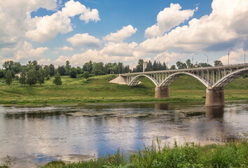 Obraz premium Bridge over the Volga river in the old Russian town of Staritsa