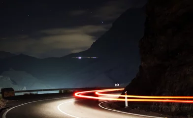 Wandaufkleber Autobahn in der Nacht Mountain traffic at night - long exposure