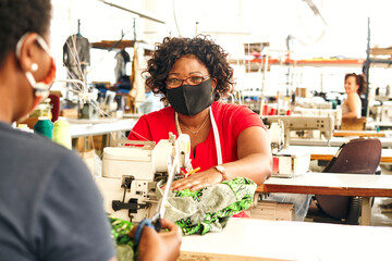 Working the sewing line - obrazy, fototapety, plakaty