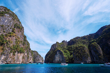 Plakat Vacation in Thailand. Phi Leh lagoon of Phi Phi Leh Island. Beautiful landscape with sea, boat and rocks.