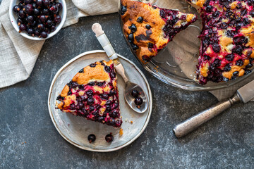 Black currant cake