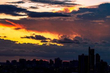 Fototapeta premium The high angle background of the city view with the secret light of the evening, blurring of night lights, showing the distribution of condominiums, dense homes in the capital community