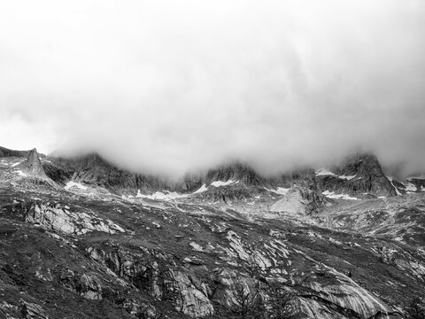 Alpine valley in Val Masino © Nikokvfrmoto