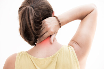 Mujer con dolor cervical. Cervicalgia. Fibromialgia.