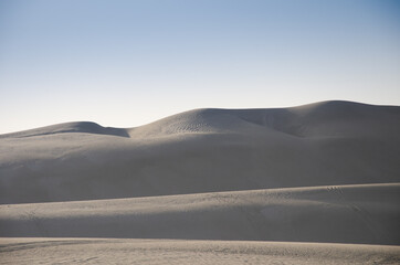 Fototapeta na wymiar Dawn in the desert on a winter morning