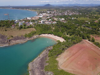 Área desmatada ao lado da Praia dos Padres, em Guarapari, Espírito Santo, Brasil. Desmatamento e devastaçaõ da natureza por ganância.