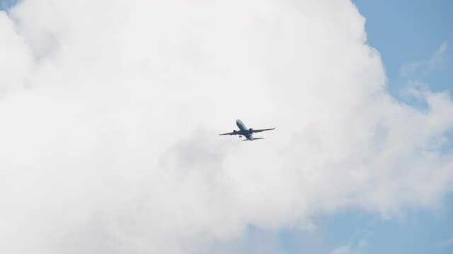 airplane in the sky (Boeing 737)