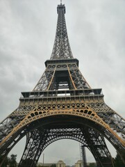 beautiful view of the eiffel tower at noon