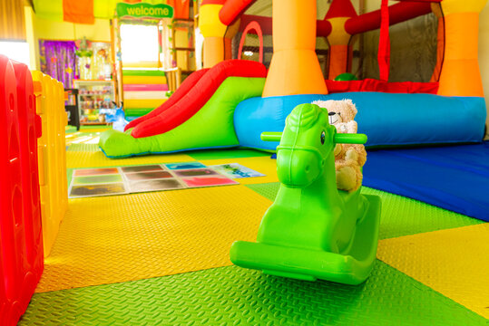 Area de juegos para ni&ntilde;os sin personas