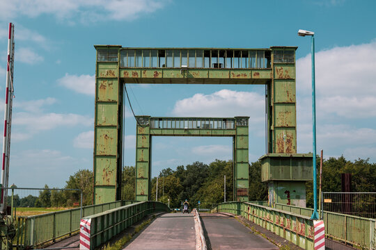 Hubbr&uuml;cke in der Hafeneinfahrt Walsum