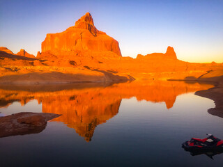 Fototapeta na wymiar Lake Powell Sunrise