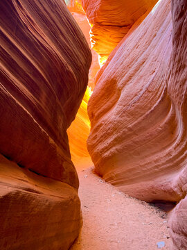 Peekaboo Canyon - Slot Canyon in Utah