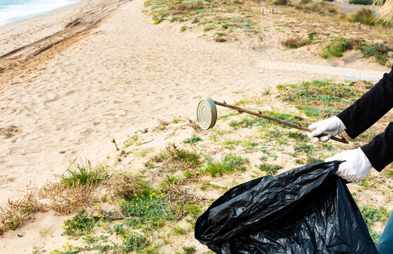 cleaning trash on the beach voluntarily