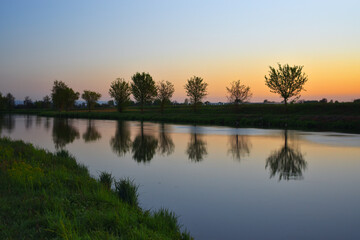 Fototapeta na wymiar amazing sunset over the river
