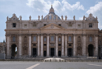Fototapeta na wymiar the Saint Peter church in Vatican City