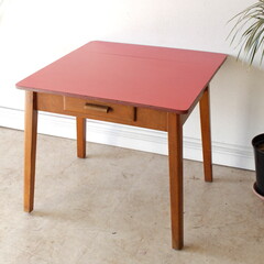 red table 