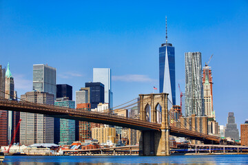 Fototapeta premium Brooklyn Bridge and Financial District, Manhattan, New York