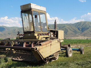 Small agricultural vehicle combine tractor