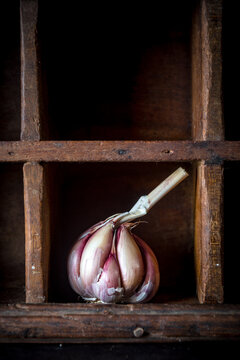 Garlic placed on wooden shelf