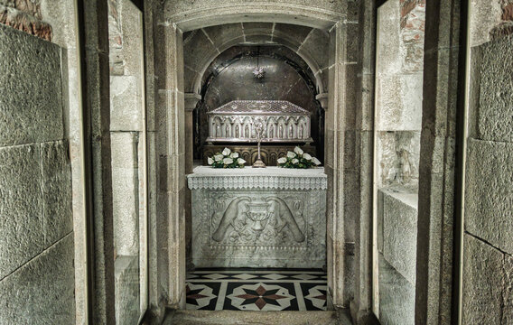 Urna con los restos del ap&oacute;stol Santiago en la catedral de Santiago de Compostela, Espa&ntilde;a