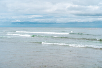Beautiful turquoise ocean waves with rocks