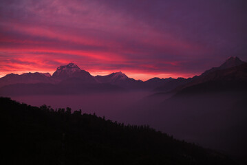 Obraz premium colorful sunset in the Himalayan mountains, Annapurna region