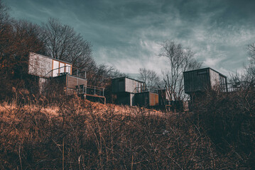 Obraz premium abandoned cottage houses in the woods at birch sunset