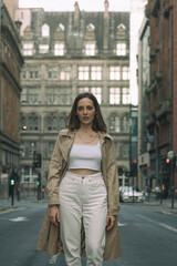 Fototapeta premium Modelo Mujer Posando en Calles de la Ciudad de Glasgow en Reino Unido