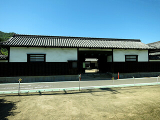 Naklejka premium The Nagayamon Door of Shiwaku Guard House (Shiwaku-kinbansho, 塩飽本島塩飽勤番所長屋門) in Shiwaku-Honjima Island, Kagawa, JAPAN