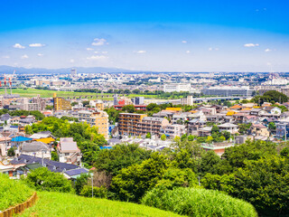 青空が広がる郊外の住宅地　東京