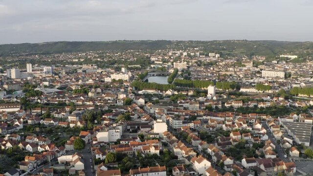 รูปภาพMontlucon เลือกดูภาพถ่ายสต็อก เวกเตอร์ และวิดีโอ381 Adobe Stock