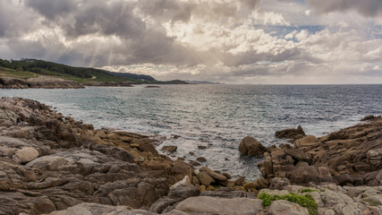 Fototapeta na wymiar Vista de la costa de Lugo desde la playa de la Marosa.