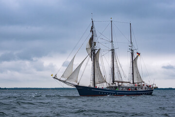 Obraz na płótnie Canvas Segelschiff auf der Ostsee vor Warnemünde