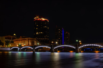 Fototapeta na wymiar View of the Grand Rapids skyline from the river at night - Michigan - USA