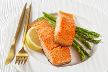 roast salmon fillets with lemon and asparagus