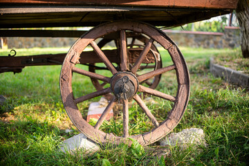 Fototapeta na wymiar wooden wheel on an old cart
