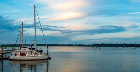 Fototapeta na wymiar panorama of a sailboat in a harbor on the lake