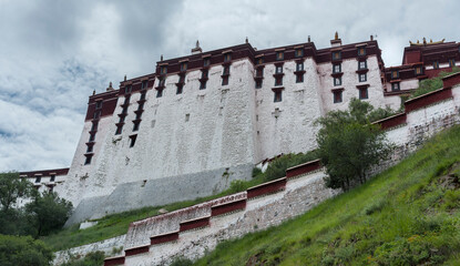 Fototapeta premium LHASA, TIBET - AUGUST 17, 2018: Magnificent Potala Palace in Lhasa, home of the Dalai Lama before the Chinese invasion and Unesco World Heritage Site. 