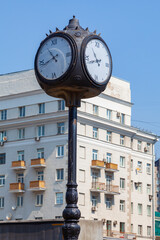 Fototapeta na wymiar A street clock that looks like a clock at Grand Central Station