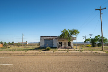Old abandoned building along the former Route 66 in San Jon New Mexico - obrazy, fototapety, plakaty