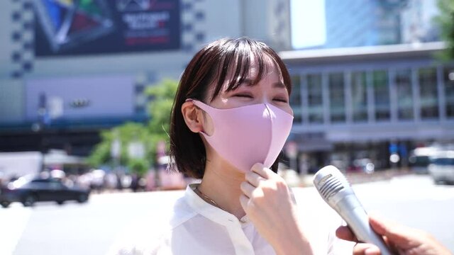 インタビュー　コロナ禍　マスクの女性　渋谷　20代