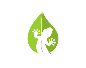 Gecko silhouette in the nature leaf logo