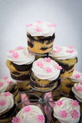 close up of vanilla and chocolate cup cakes in a base