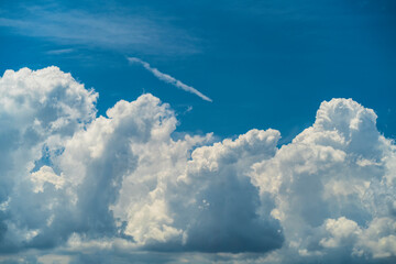 連なった積乱雲【夏空・線状降水帯・イメージ素材】
connected cumulonimbus