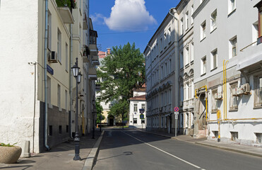 Fototapeta na wymiar Little lane in the center of Moscow.