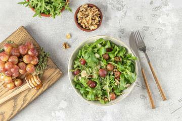 Flavor combination of caramelized roasted grapes with honey, arugula, walnut and pecorino cheese.
